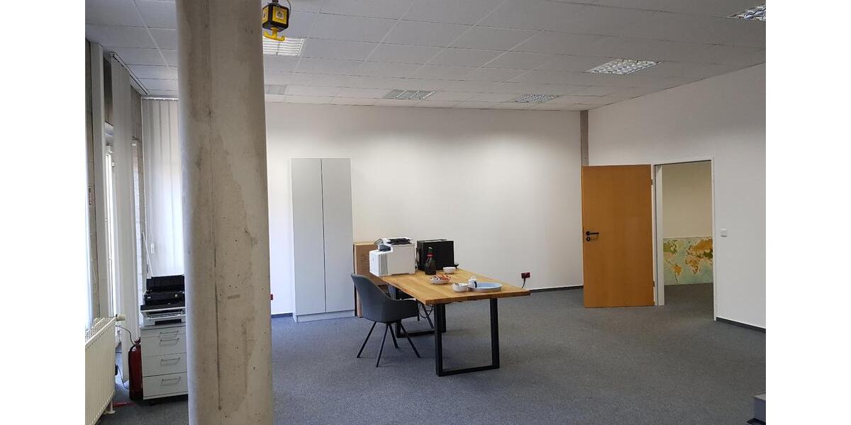 GILDE-Forum Detmold: 122 m² Büro, perfekt aufgeteilt u. mit eigener Zufahrt zimmer