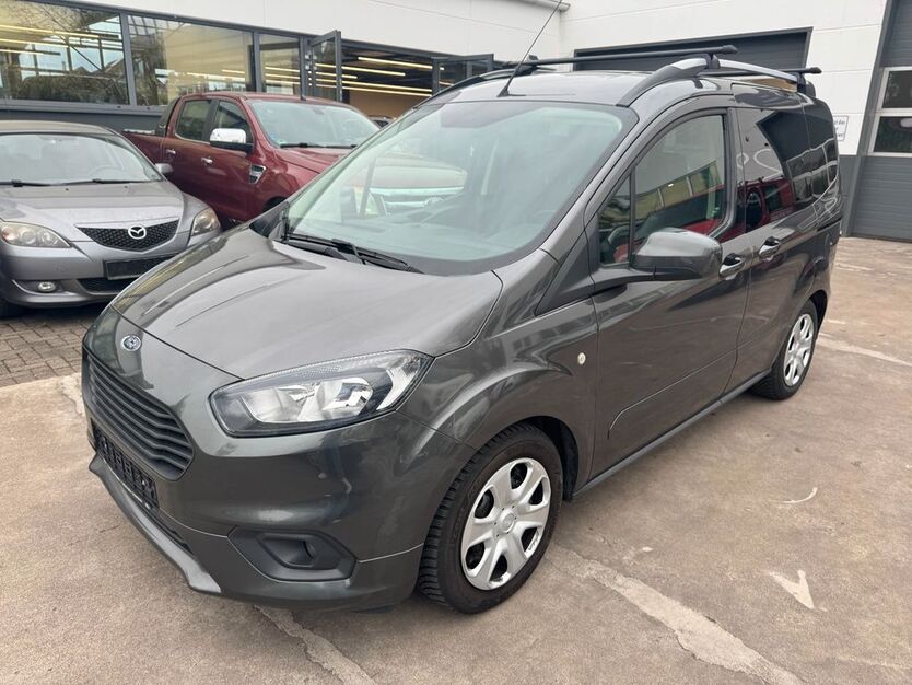 Ford Tourneo Courier 217.000 km 4.950 € Detmold 32758