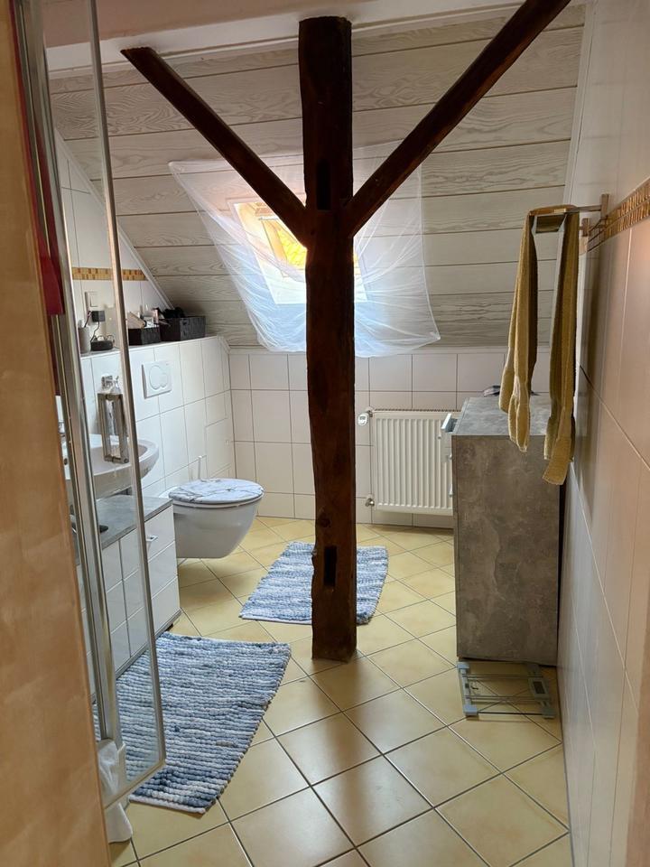 Kleines Bruchsteinhaus auf Resthof