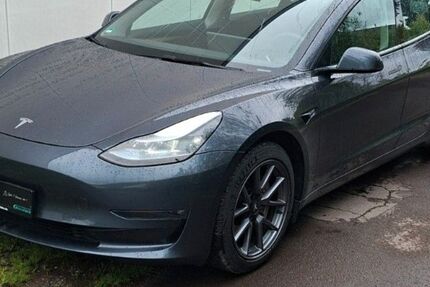 Tesla Model 3 46.544 km 30.999 &euro; Detmold 32758