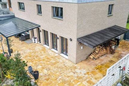 Großzügiges, exklusives Zweifamilienhaus mit Potenzial!