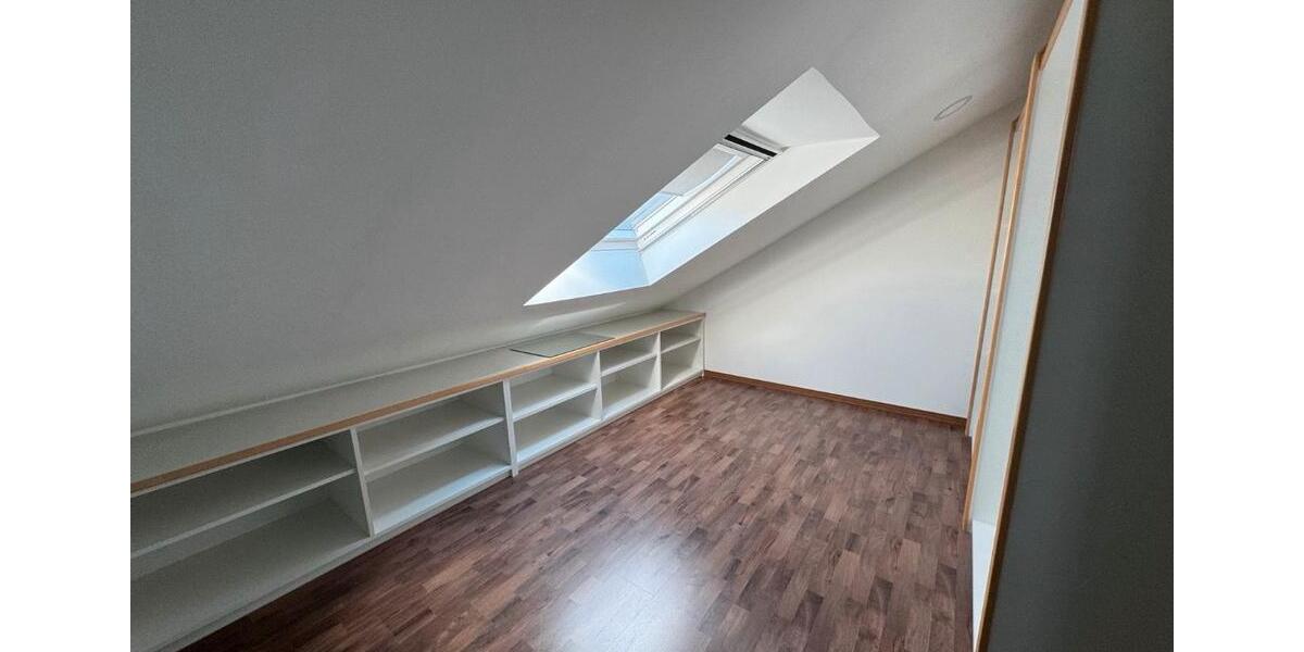 Dachgeschoßwohnung Altenbeken - 4 Zimmer, 118 m&sup2;, 980&euro; | Angebot:25656564