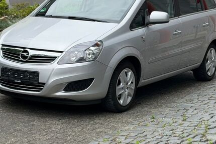 Opel Zafira 147.000 km 3.699 &euro; Paderborn 33100