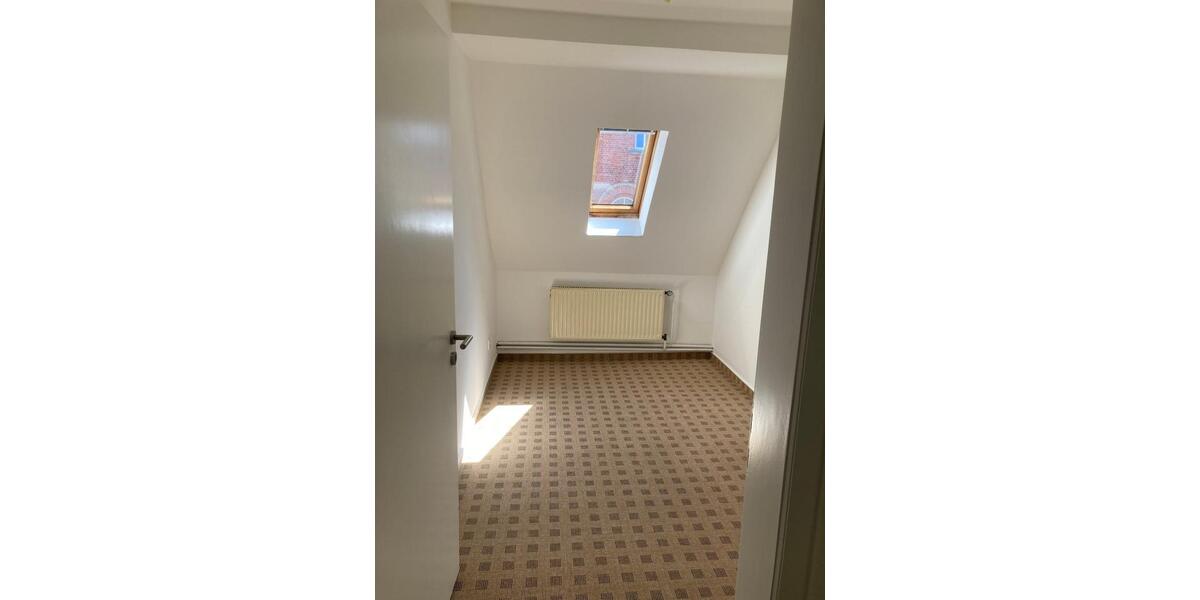 Dachgeschoßwohnung Bad Driburg - 4 Zimmer, 110 m&sup2;, 690&euro; | Angebot:26665405