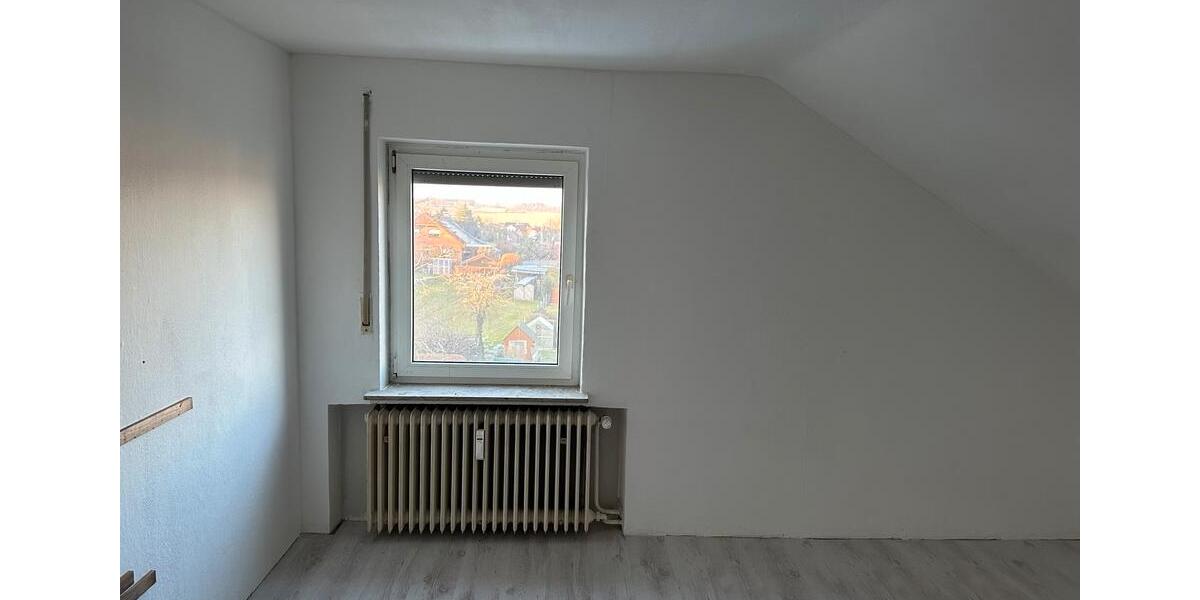 Schöne Helle Dachgeschosswohnung 3 zimmer