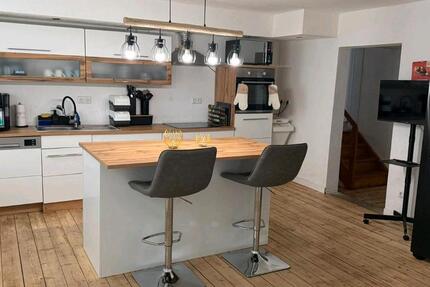 Großzügige 200 m² Wohnung mit sonniger Terrasse 6 zimmer