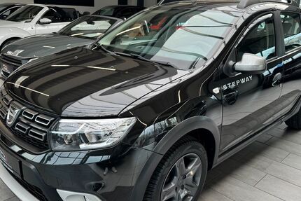 Dacia Sandero 94.000 km 7.950 &euro; Detmold 32758