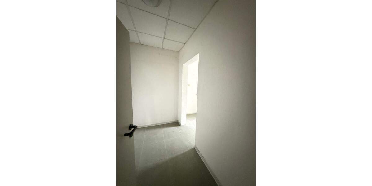 Gewerbeobjekt Paderborn Schloß Neuhaus - 6 Zimmer, 980&euro; | Angebot:25781125