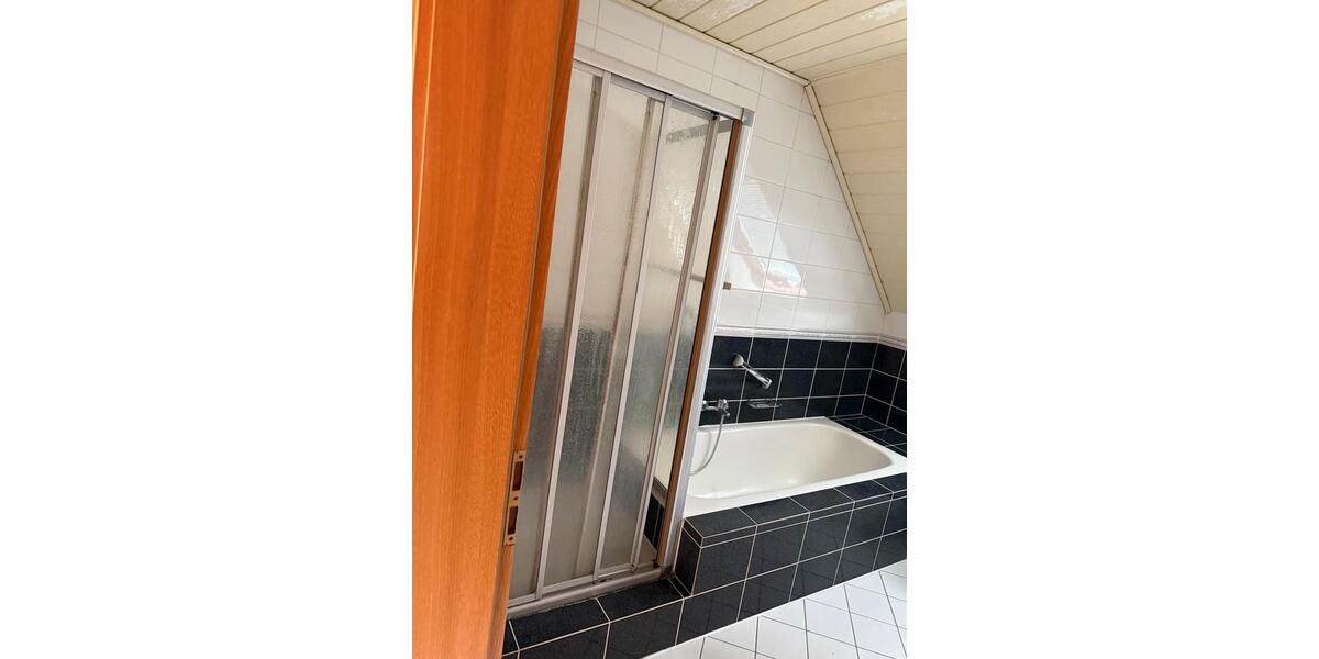Etagenwohnung Salzkotten - 4 Zimmer, 120 m&sup2;, 1.350&euro; | Angebot:25146702