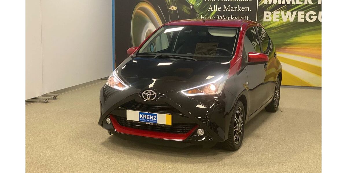 Toyota Aygo (X) 17.725 km 15.990 &euro; Paderborn 33100
