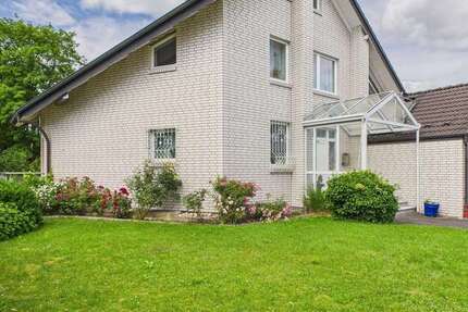 Haus zum Mieten in Bad Lippspringe 1.950 € 190 m²