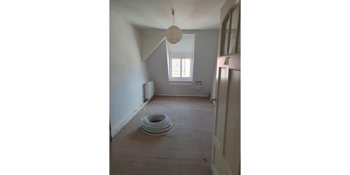 Dachgeschoßwohnung Detmold - 5 Zimmer, 110 m&sup2;, 770&euro; | Angebot:27550571