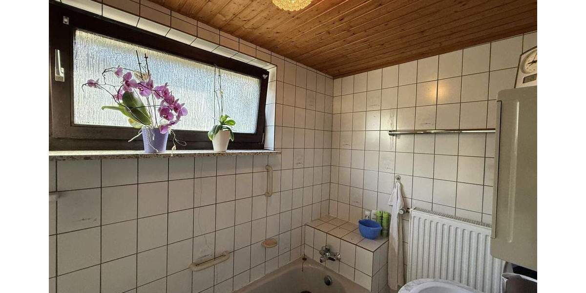 Zweifamilienhaus mit Gewerbe 5 zimmer