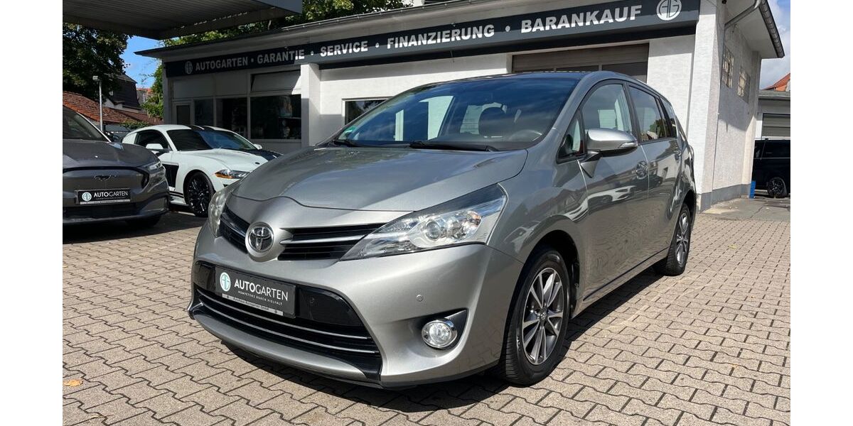 Toyota Verso 129.000 km 12.850 € Paderborn 33098