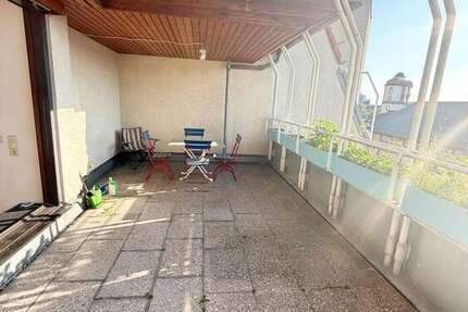 Quadrate nähe Uni Gepflegte 2 ZKB DG-Wohnung mit Terrasse TG Stellplätze inkl.