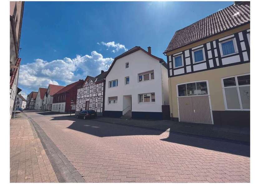 Haus zum Kaufen in Nieheim 385.000 € 231 m²