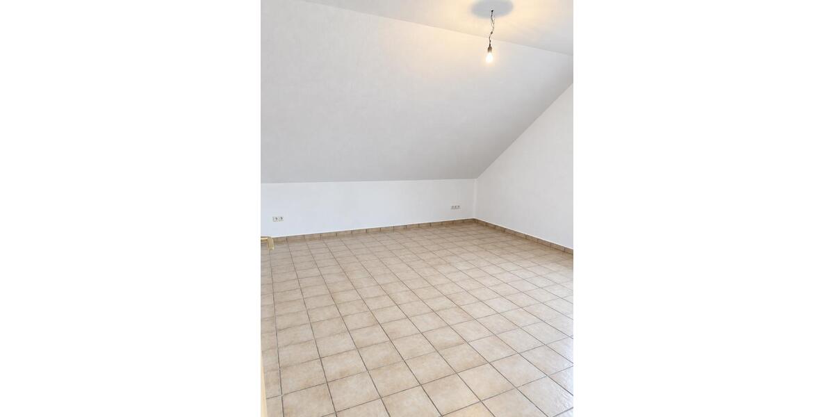 Dachgeschoßwohnung Hövelhof - 4 Zimmer, 101 m&sup2;, 800&euro; | Angebot:27549103