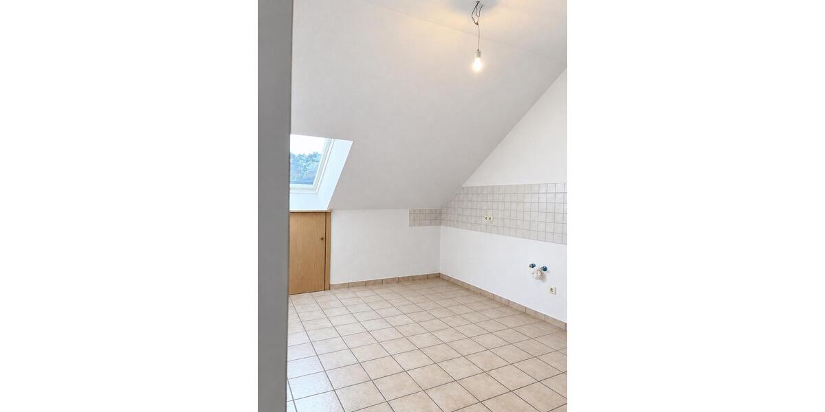 Dachgeschoßwohnung Hövelhof - 4 Zimmer, 101 m&sup2;, 800&euro; | Angebot:27549103