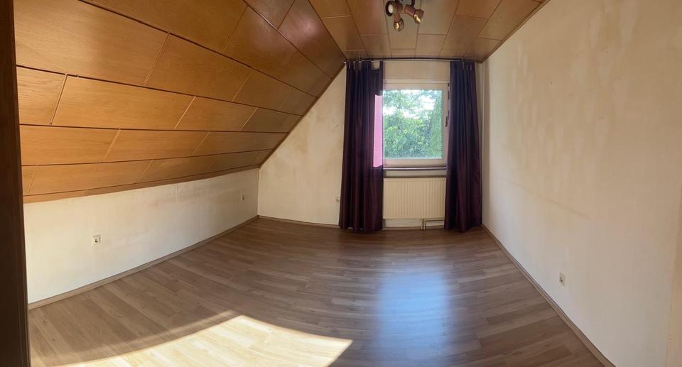 Dachgeschoßwohnung Paderborn - 4 Zimmer, 90 m&sup2;, 670&euro; | Angebot:27597436