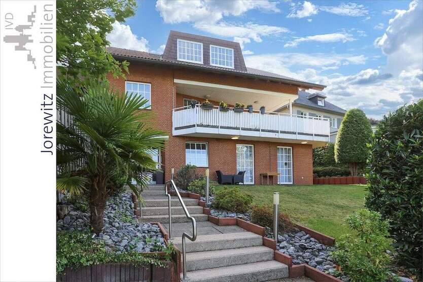Sehr gepflegtes und saniertes Einfamilienhaus mit Einliegerwohnung in Hanglage von Bi-Brackwede 8 zimmer
