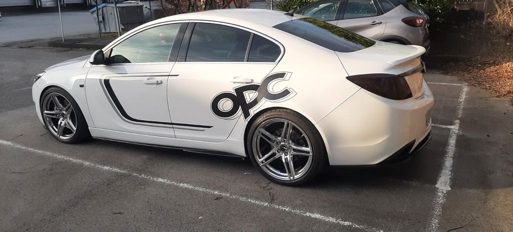 Opel Insignia 97.000 km 15.850 € Rietberg 33397