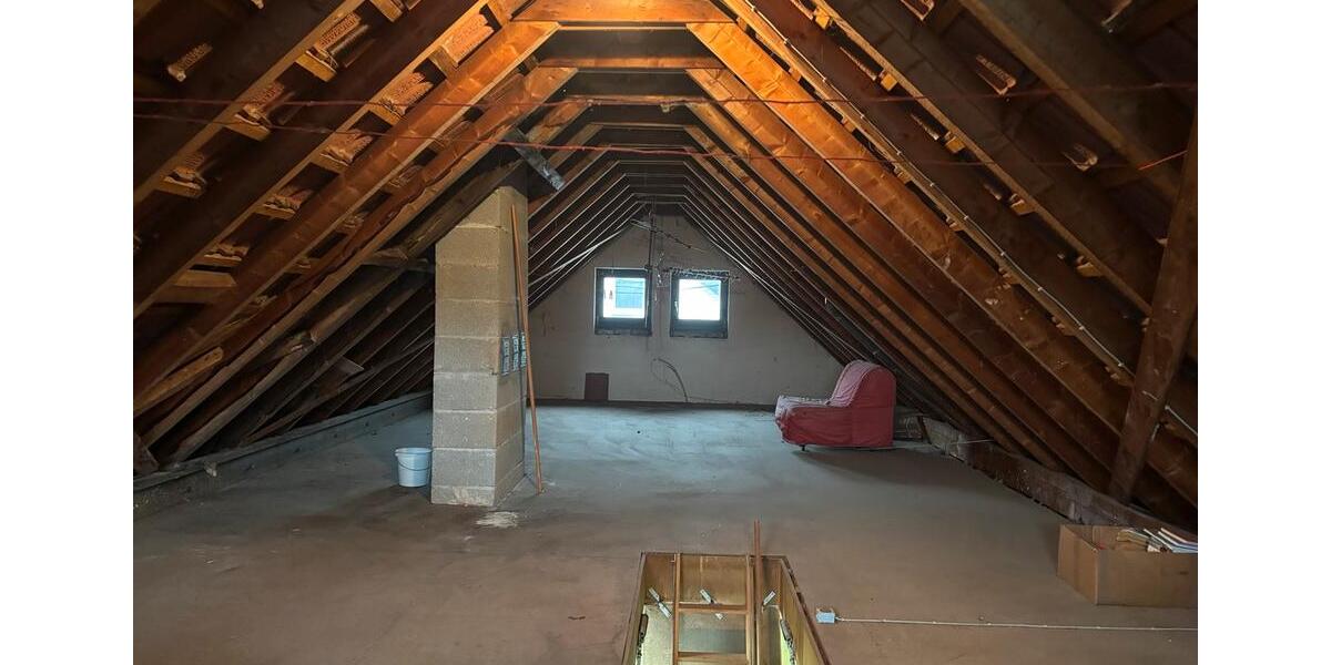 Dachgeschoßwohnung Delbrück - 4 Zimmer, 98 m&sup2;, 1.210&euro; | Angebot:27545422