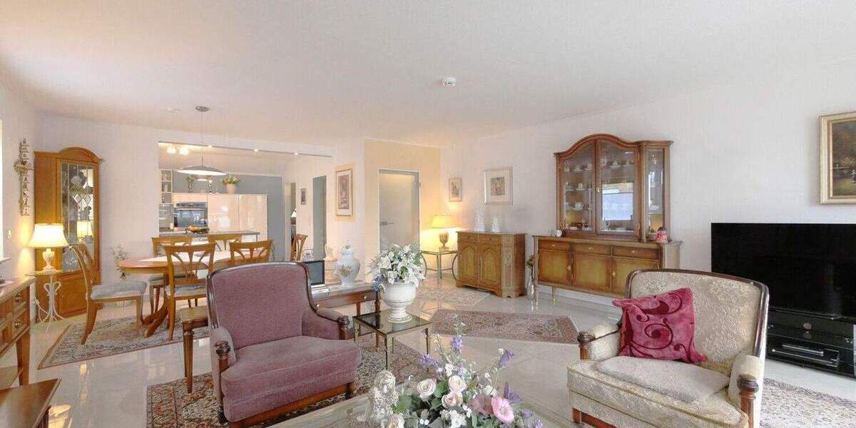 Modernisiert & lichtdurchflutet: stilvolle Eigentumswohnung mit Terrasse 3 zimmer