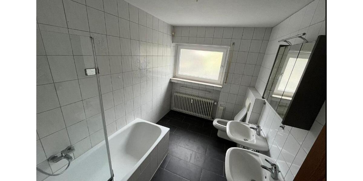 Charmante 5-Zimmer-Wohnung in beliebter Lage mit Kellerabteilung und Stellpaltz 5 zimmer