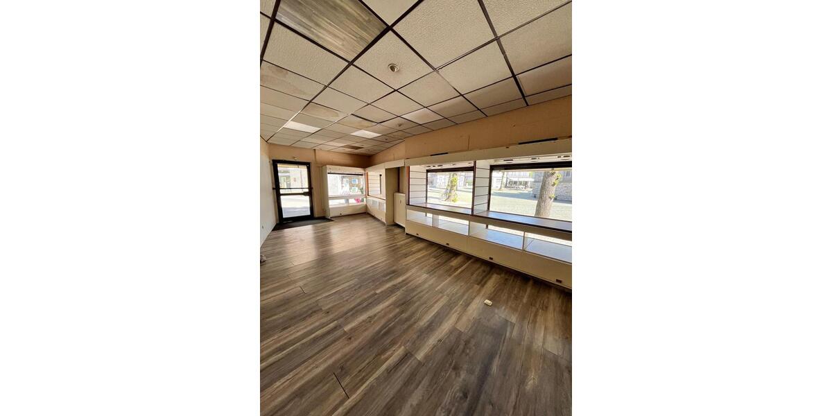 Ladenlokal in 33129 Delbrück 110 m² + 2 Nebenr. zur Vermietung zimmer