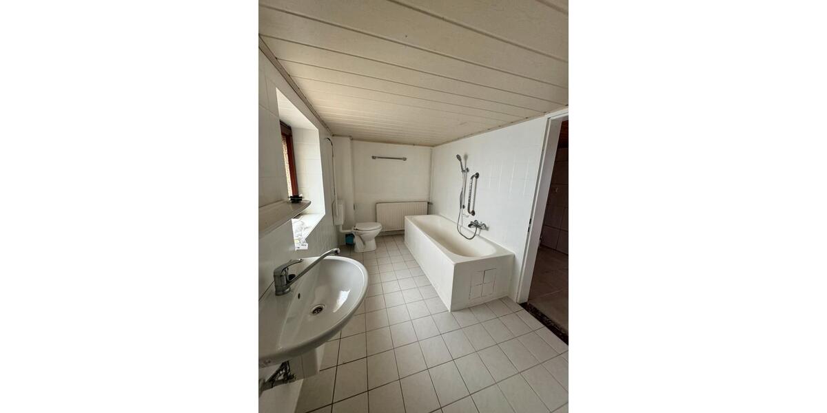 Einfamilienhaus Nieheim - 6 Zimmer, 160 m&sup2;, 115.000&euro; | Angebot:26939542
