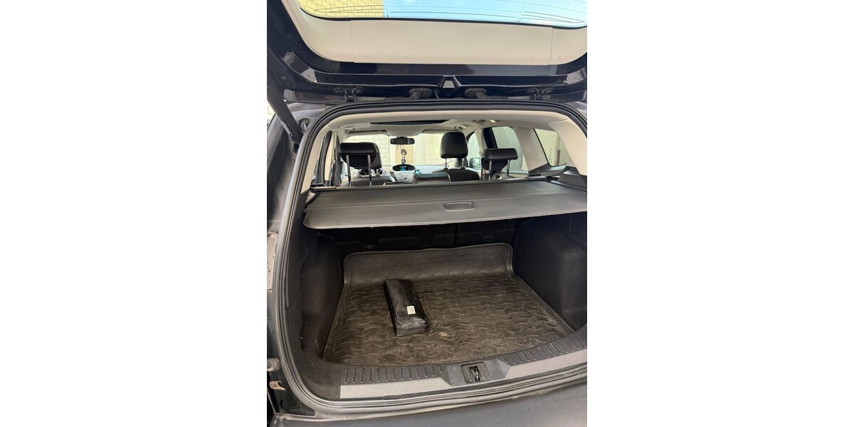 Ford Kuga 133.000 km 8.900 &euro; Lippstadt 59555