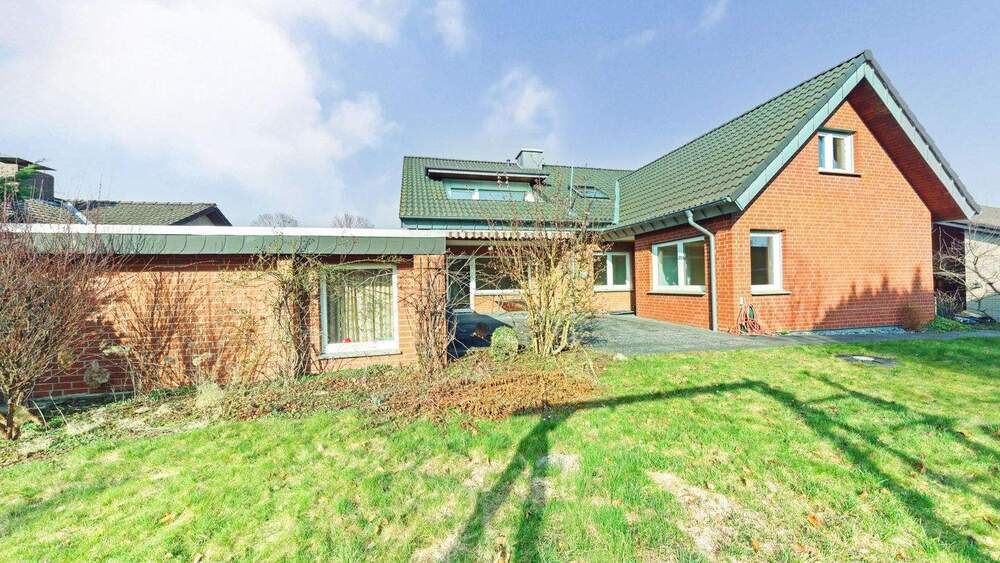 Einfamilienhaus Detmold Heiligenkirchen - 9 Zimmer, 207 m&sup2;, 549.000&euro; | Angebot:25744198