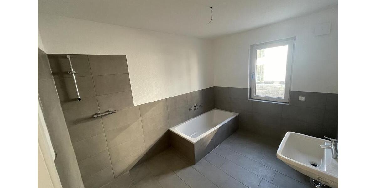 Erdgeschoßwohnung Detmold Hiddesen - 3 Zimmer, 90 m&sup2;, 1.300&euro; | Angebot:26660209