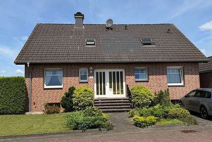 Haus Hövelhof - 8 Zimmer, 264 m&sup2;, 449.000&euro; | Angebot:27128035