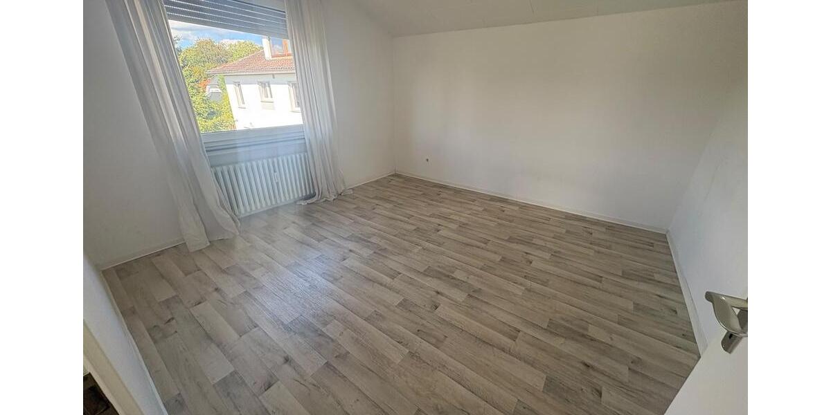 Dachgeschoßwohnung Paderborn - 3 Zimmer, 106 m&sup2;, 950&euro; | Angebot:27632247