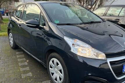 Peugeot 208 148.000 km 2.700 &euro; Bad Driburg 33014