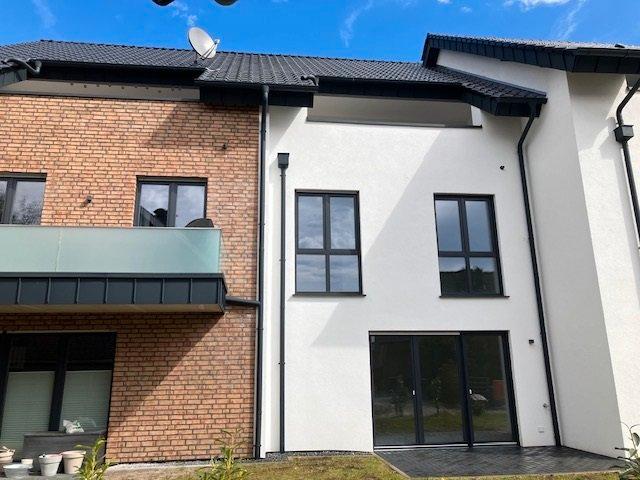 Reihenhaus Schloß Holte-Stukenbrock Stukenbrock - 5.5 Zimmer, 166 m&sup2;, 1.920&euro; | Angebot:26604364