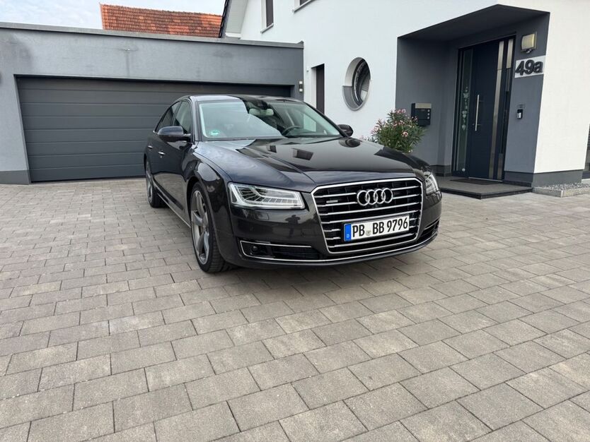 Audi A8 107.000 km 35.700 € Paderborn 33100