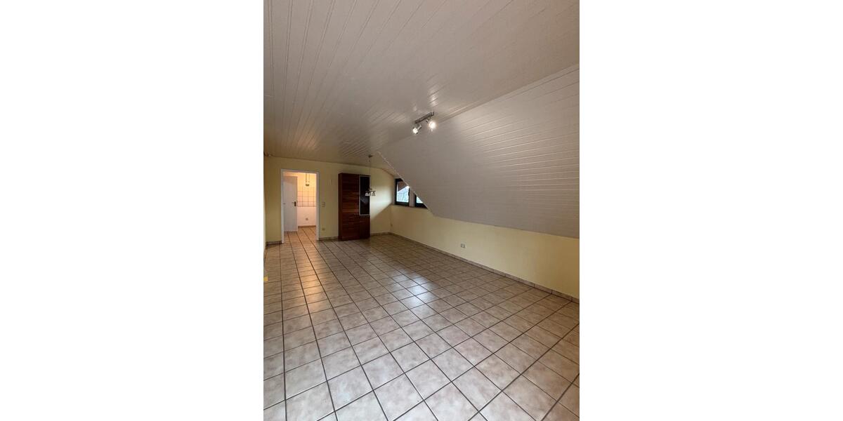Dachgeschoßwohnung Delbrück - 4 Zimmer, 98 m&sup2;, 1.210&euro; | Angebot:27545422