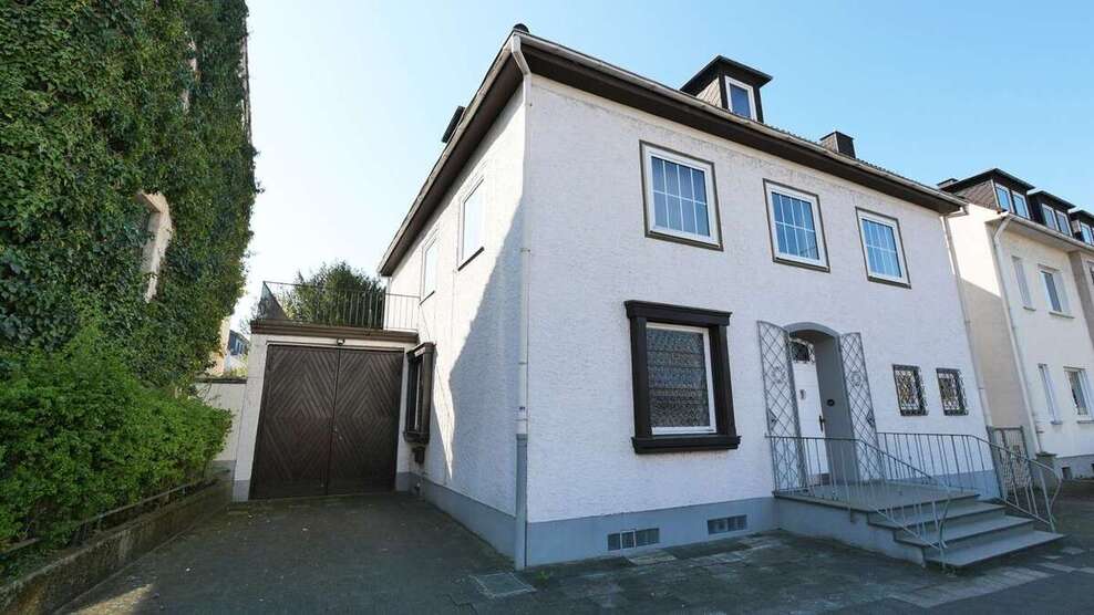 Haus zum Kaufen in Paderborn 649.000 € 225 m² 10 zimmer