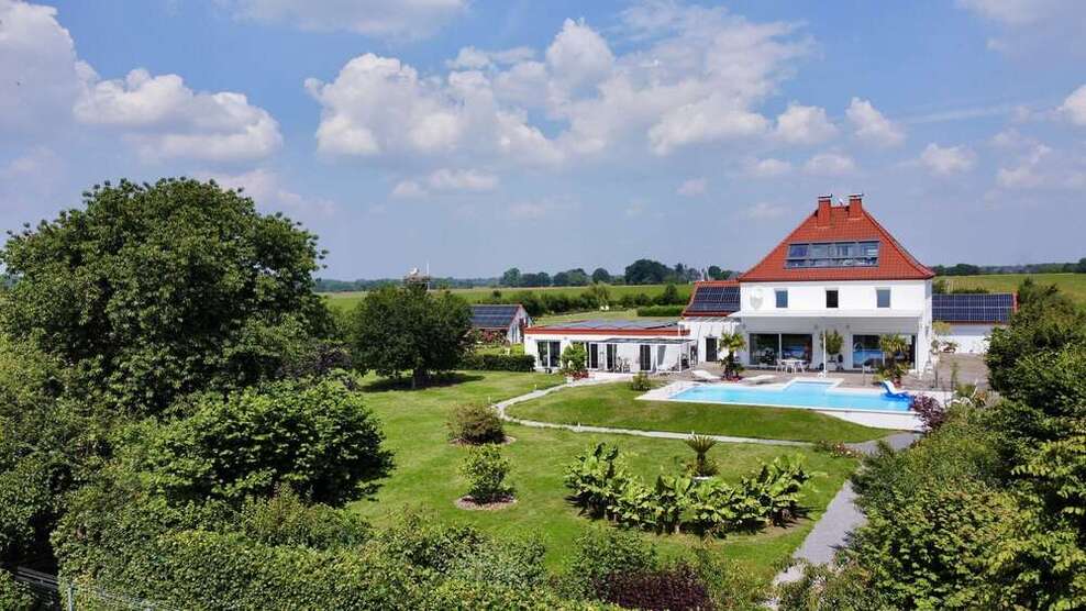 Haus zum Kaufen in Salzkotten 3.690.000 € 338 m² 10 zimmer