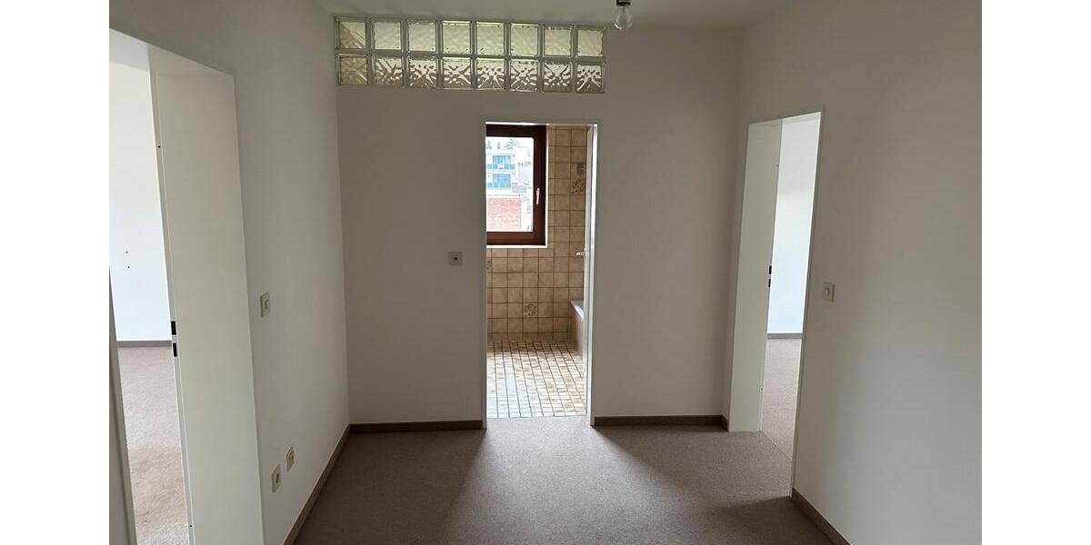 60 qm - City - Balkon - Stellplatz - Keller - Badewanne 2 zimmer