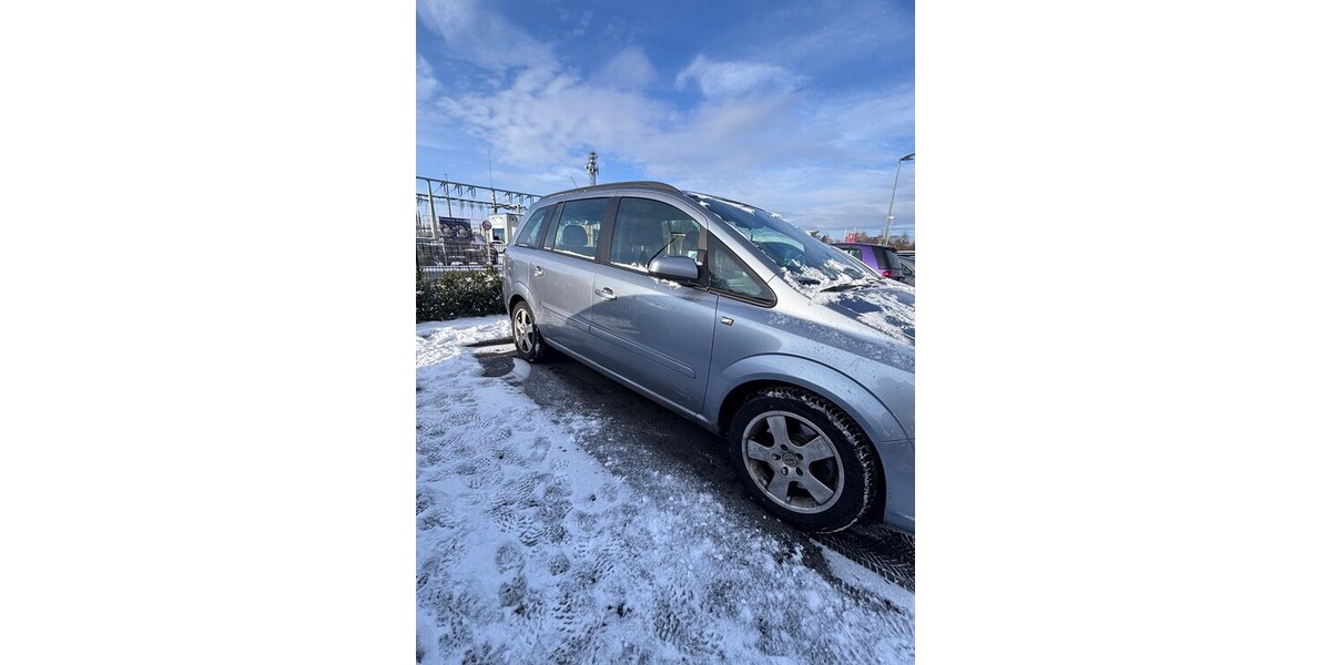Opel Zafira 230.000 km 2.700 &euro; Paderborn 33104