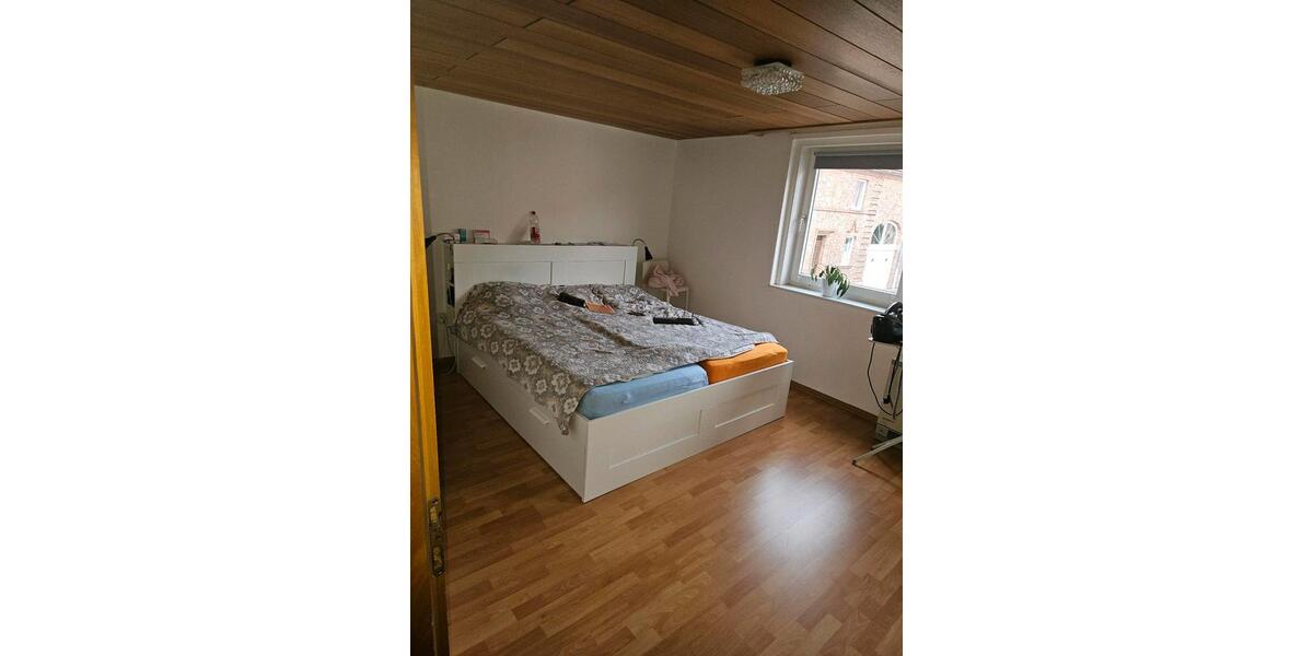 Renovierte Altbauhaushälfte mit Garage und Balkon 6 zimmer