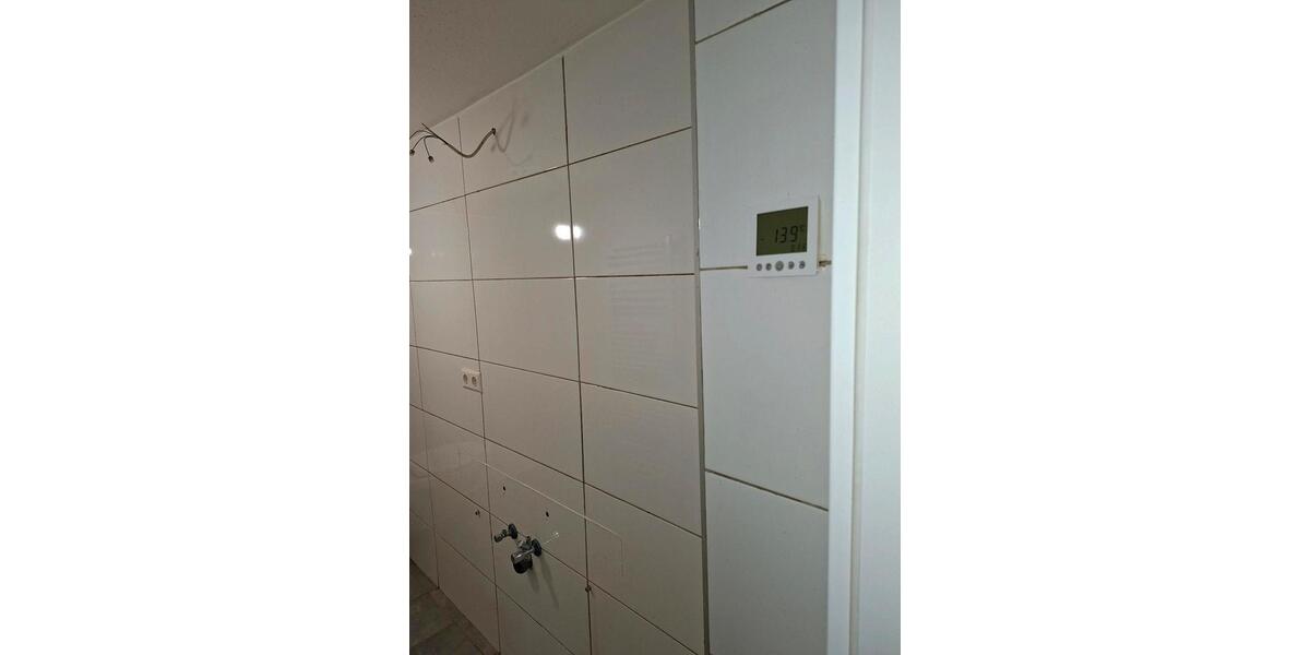 Bauernhaus, Landhaus Nieheim - 8 Zimmer, 200 m&sup2;, 140.000&euro; | Angebot:26534589