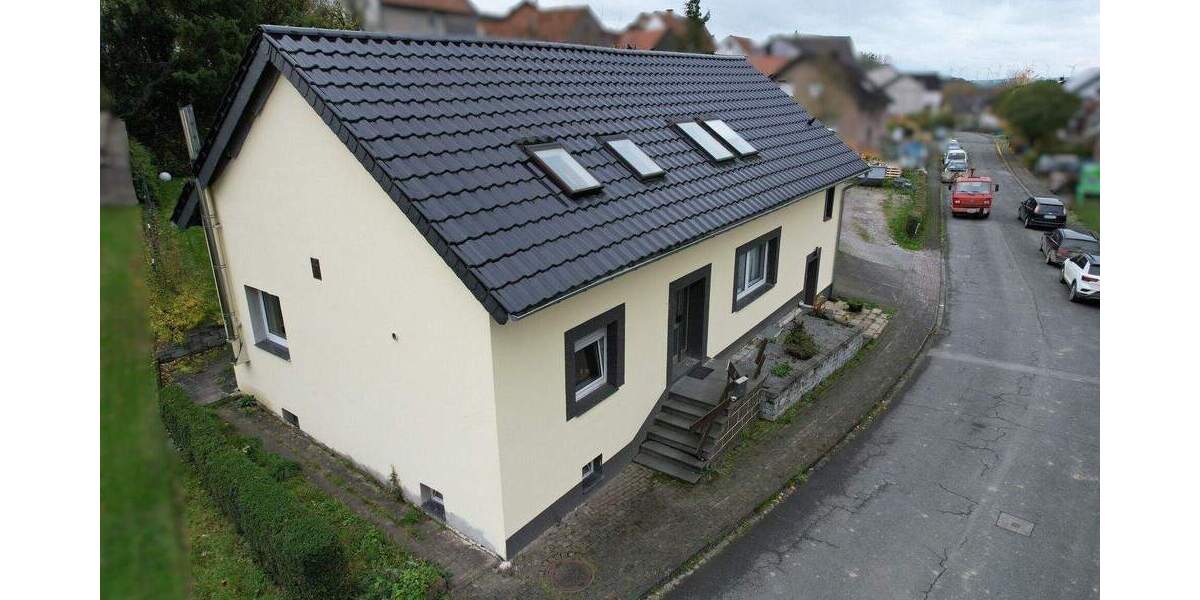 Zweifamilienhaus mit großem Grundstück in Lichtenau-Holtheim 6 zimmer