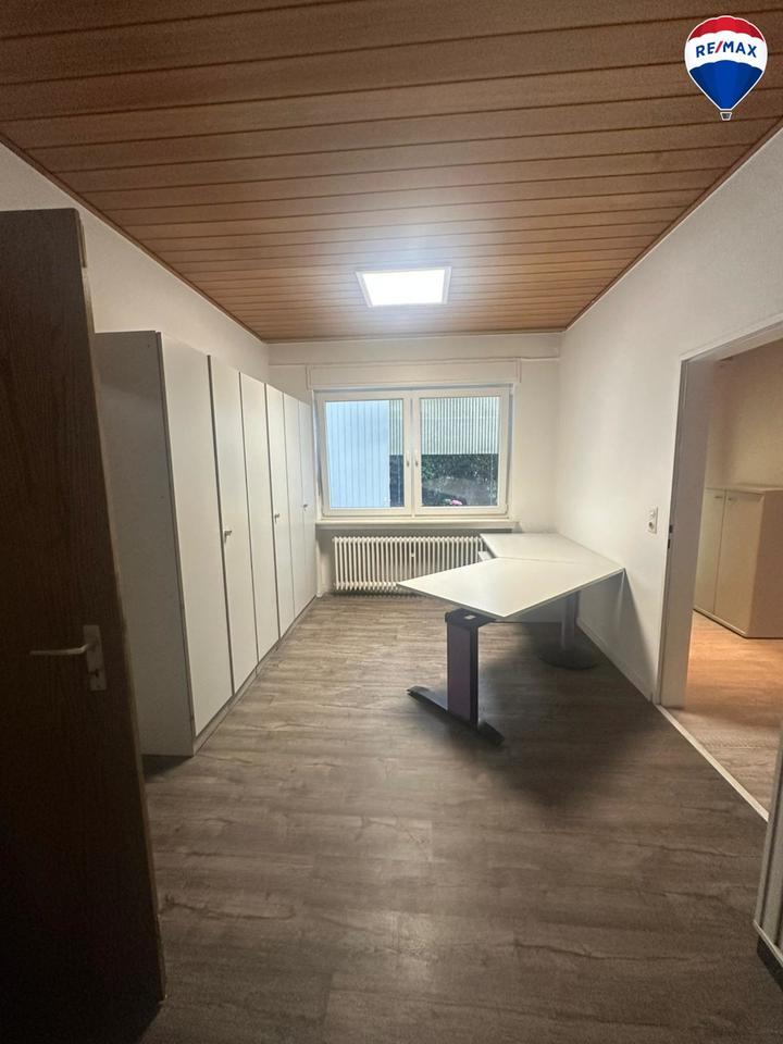 Frisch sanierte Gewerbehalle mit Büroflächen, Produktionsbereich & EinliegerWohnung zu vermieten!