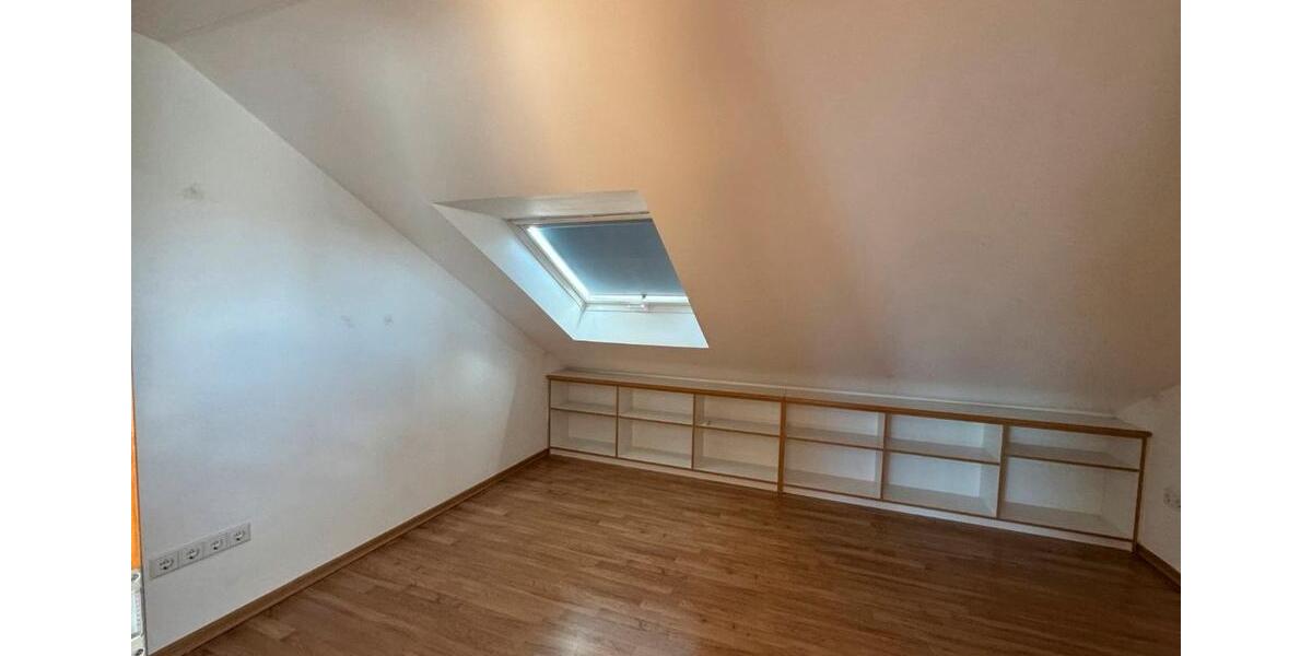 Dachgeschoßwohnung Altenbeken - 4 Zimmer, 118 m&sup2;, 980&euro; | Angebot:26639581