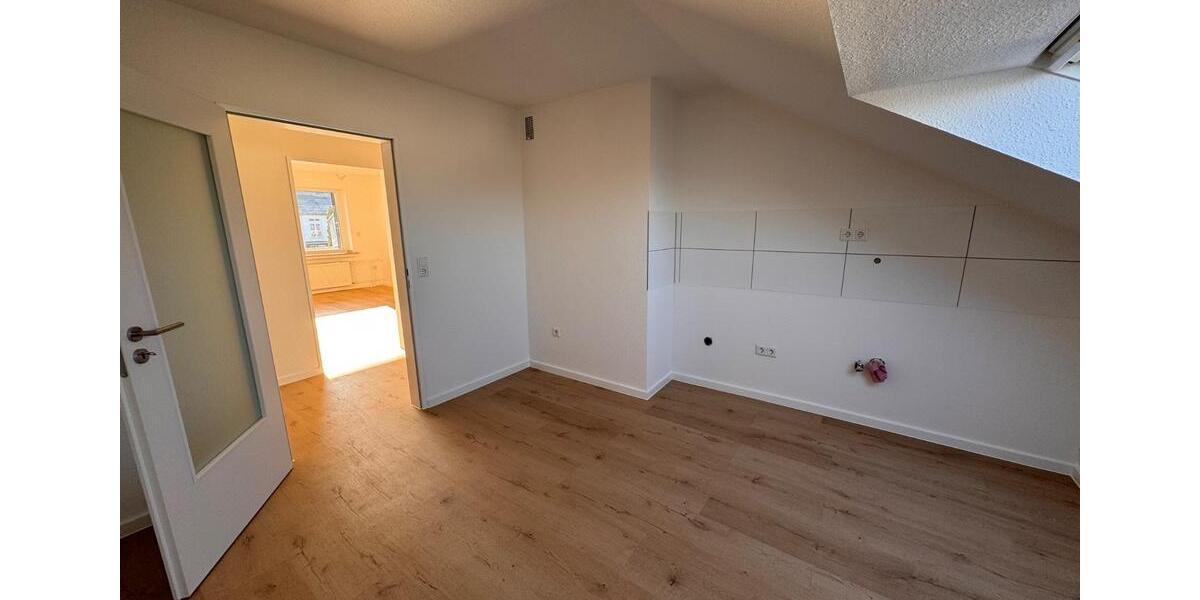 Renovierte Dachgeschosswohnung 3 zimmer