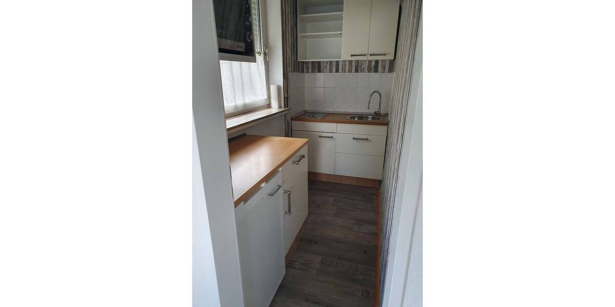 Einfamilien-Wohnhaus mit Einliegerwohnung u. Garagengebäude mit Carport von Detmold-14 km von Augustdorf 1 zimmer